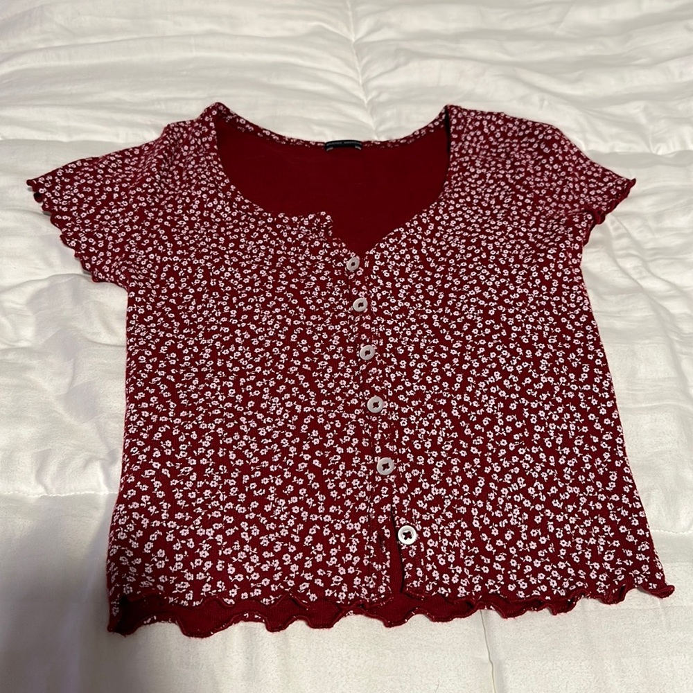 brandy melville floral short sleeve zelly top